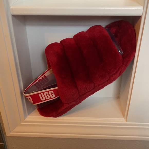 ♥️UGGs - Red Cute! FLUFF Slides - Comfy & Cozy - Picture 12 of 13